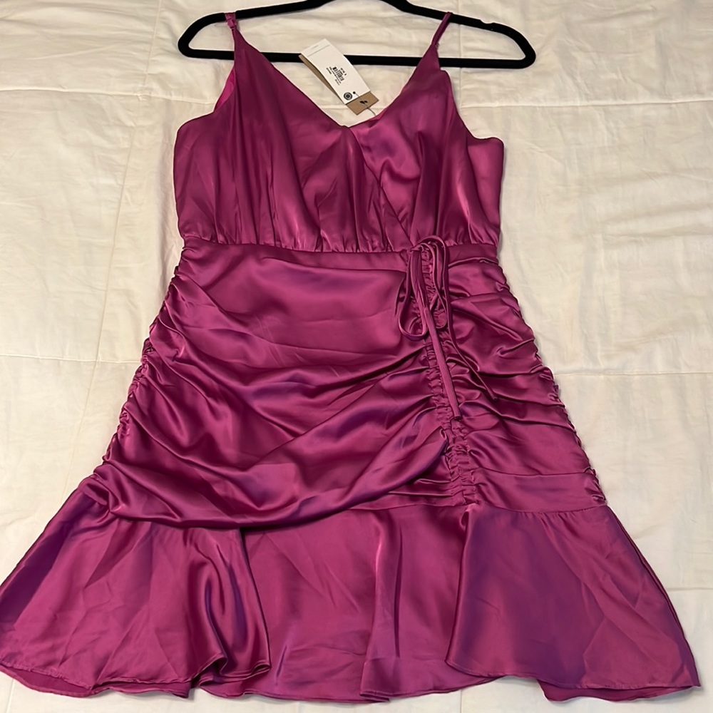 Lily rain (DO+BE) magenta satin ruched minidress (size M)